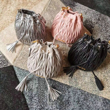 ミュウミュウ MIUMIU 99-MM5BE014 2020年最新入荷 マテラッセ バゲット バッグ ショルダーバッグ レディースかばん ラムスキン