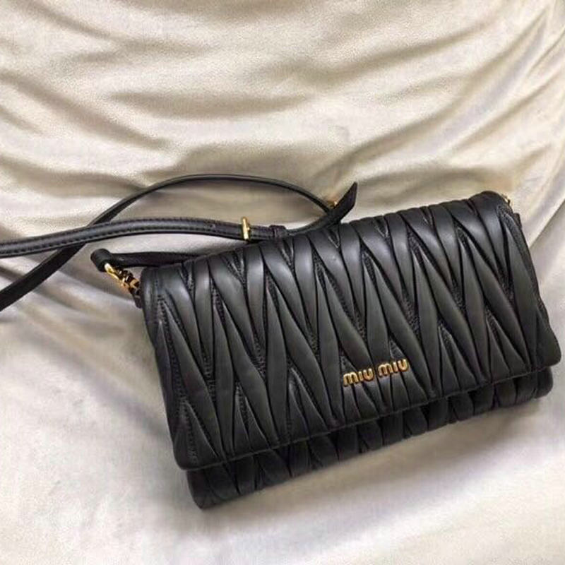 ミュウミュウ MIUMIU 99-MM5BH080 2020年最新入荷 マテラッセ 斜め掛け ショルダーバッグ レディースかばん ラムスキン