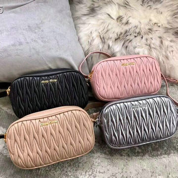 ミュウミュウ MIUMIU 99-MM5BL005 2020年最新入荷 マテラッセ ショルダーバッグ ポーチ クラッチバッグ レディースかばん ラムスキン