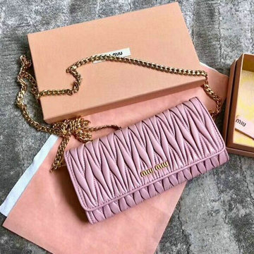 ミュウミュウ MIUMIU  99-MM5DH002 2020年最新入荷 マテラッセ ショルダーバッグ ポーチ クラッチバッグ レディースかばん チェーンウォレット ラムスキン