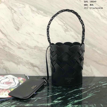 商品名称：プラダ PRADA 99-PD1BE049  2020年最新入荷 バケットバッグ トートバッグ 2way ショルダーバッグ トレス 編み込みモチーフ カーフレザー