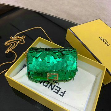 フェンディ FENDI  BXN-FD36027 2020年最新入荷 バゲット 斜め掛け ショルダーバッグ スモールバッグ レディースかばん カーフレザー
