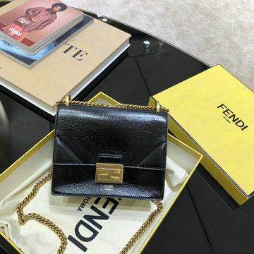 フェンディ FENDI  BXN-FD36504 2020年最新入荷 キャン ユーファブ 斜め掛け ショルダーバッグ スモールバッグ レディースかばん カーフレザー