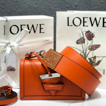 ロエベ LOEWE DDB-LE6887PB  2020年最新入荷 バルセロナ ショルダーバッグ 斜め掛け レザー レディースかばん