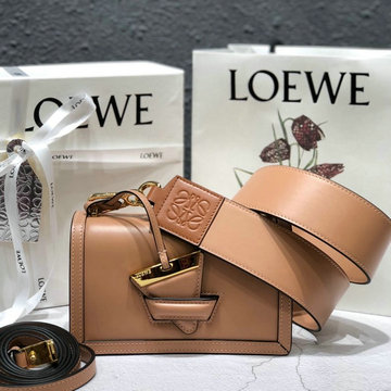 ロエベ LOEWE DDB-LE11301QK 2020年最新入荷 バルセロナ ショルダーバッグ 斜め掛け レザー レディースかばん