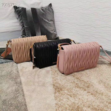 ミュウミュウ MIUMIU  99-MM5BA064 2020年最新入荷 マテラッセ 斜め掛け ショルダーバッグ レディースかばん ラムスキン
