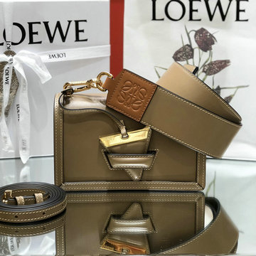 ロエベ LOEWE  DDB-LE11301XS 2020年最新入荷 バルセロナ ショルダーバッグ 斜め掛け レザー レディースかばん