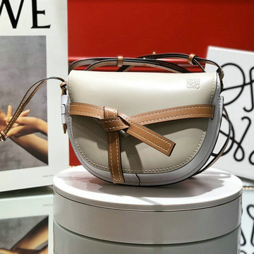 ロエベ LOEWE DDB-LE61711PB  2020年最新入荷 ゲートバッグ 斜めがけ ショルダーバッグ レディースかばん レジャー カーフスキン