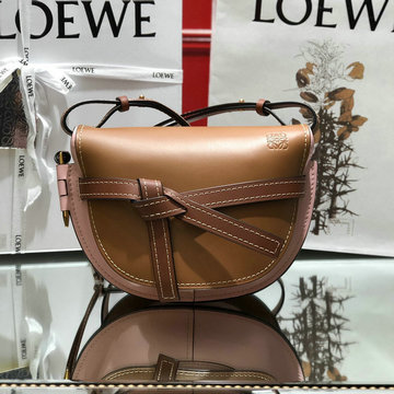 ロエベ LOEWE DDB-LE61711PF 2020年最新入荷 ゲートバッグ 斜めがけ ショルダーバッグ レディースかばん レジャー カーフスキン