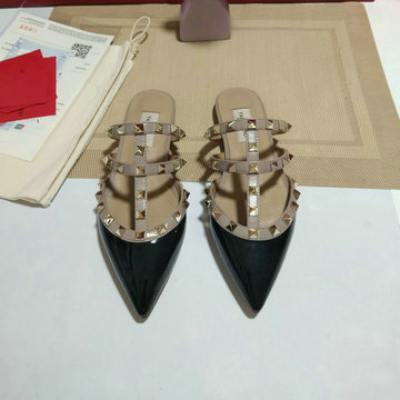 ヴァレンティノ Valentino 2020年夏最新入荷 ロックスタッズ パテントレザー ミュール サマーサンダル スリッパ フラットシューズ とんがりトウ