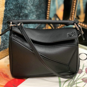 ロエベ LOEWE DDB-LE61838BK  2020年最新入荷 ミニ パズル 斜めがけ ショルダーバッグ ユニセックス ビジネス 出張 通勤 カジュアルバッグ