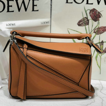 ロエベ LOEWE  DDB-LE61838TH 2020年最新入荷 ミニ パズル 斜めがけ ショルダーバッグ ユニセックス ビジネス 出張 通勤 カジュアルバッグ