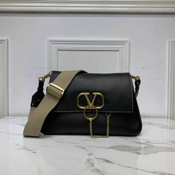 ヴァレンティノ Valentino  DDB-VT0888BK 2020年最新入荷 Vリング スモール クロスボディバッグ ショルダーバッグ フラップバッグ グレインカーフスキン