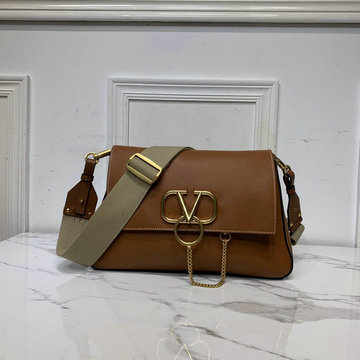 ヴァレンティノ Valentino  DDB-VT0888KF 2020年最新入荷 Vリング スモール クロスボディバッグ ショルダーバッグ フラップバッグ グレインカーフスキン
