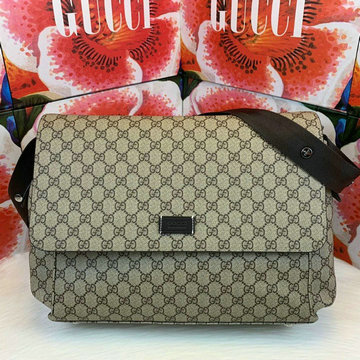 グッチ GUCCI  057-GG211131 2020年最新入荷 メッセンジャーバッグ 斜め掛け ショルダーバッグ キャンパス メンズかばん