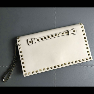 ヴァレンティノ Valentino 99-VL1318B 2019年最新入荷 ロックスタッズ ミディアム クラッチバッグ 手持ちかばん レディース カーフスキン