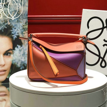 商品名称：ロエベ LOEWE DDB-LE061838CZ 2020年最新入荷 パズル スモールバッグ 斜めがけ ショルダーバッグ カーフスキン