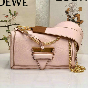 ロエベ LOEWE DDB-LE10156BF　2020年最新入荷 バルセロナバッグ 斜め掛け ショルダーバッグ 三角形のバックルクロージャー付き クロスボディキャリーバッグ カーフレザー
