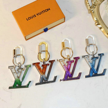 商品名称：ルイヴィトン LOUISVUITTON 057-MP2365Z　2020年最新入荷 ビジュー サックLVプリズム キーホルダー キーリング キーケース バッグチャーム
