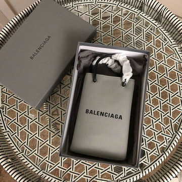 バレンシアガ BALENCIAGA YUN-BA5938260HS　2020年最新入荷 ショッピング フォンホルダーバッグ 斜め掛け ショルダバッグ 携帯ケース スマートフォンケース