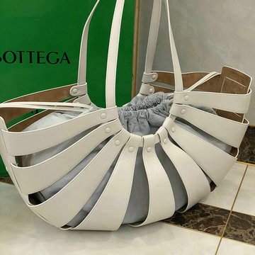 ボッテガヴェネタ BOTTEGAVENETA aj-BOV651578BS　2020年最新入荷 ザ シェル カットアウトショルダーバッグ トートバッグ ハンドバッグ フレンチカーフ