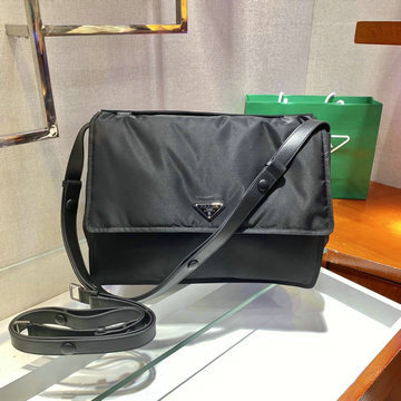 プラダ PRADA 025-PD1BC208　2020年最新入荷 メッセンジャーバッグ 斜め掛け ショルダーバッグ メンズかばん ナイロン