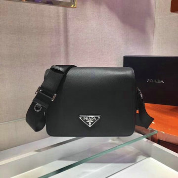 プラダ PRADA 025-PD2VD038　2020年最新入荷 メッセンジャーバッグ 斜め掛け ショルダーバッグ メンズかばん カーフレザー