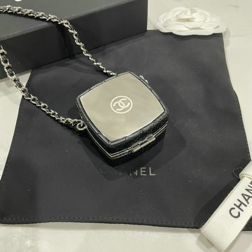 商品名称：シャネル CHANEL CC-CH2425YS　2021年最新入荷 チェーンクラッチ 斜め掛け ショルダーバッグ ケーキファンデーションケース クロスボディバッグ パテント ゴートスキン