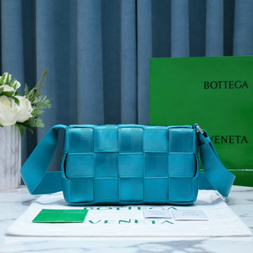 ボッテガヴェネタ BOTTEGAVENETA 025-BOV618RLS　2021年最新入荷 ザ カセット 斜め掛け ショルダーバッグ クロスボディバッグ スクエアバッグ マグネットクロージャー