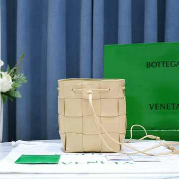 ボッテガヴェネタ BOTTEGAVENETA 025-BOV6612MB　2021年最新入荷 カセット 斜め掛け ショルダーバッグ クロスボディバッグ ドローストリングバッグ バケットバッグ