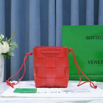 ボッテガヴェネタ BOTTEGAVENETA 025-BOV6612RD　2021年最新入荷 カセット 斜め掛け ショルダーバッグ クロスボディバッグ ドローストリングバッグ バケットバッグ