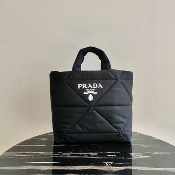 プラダ PRADA 025-PD2VG082BK　2021年最新入荷 パデッド トートバッグ ハンドバッグ ショッピングバッグ レディースかばん トライアングルモチーフ リサイクル ナイロン