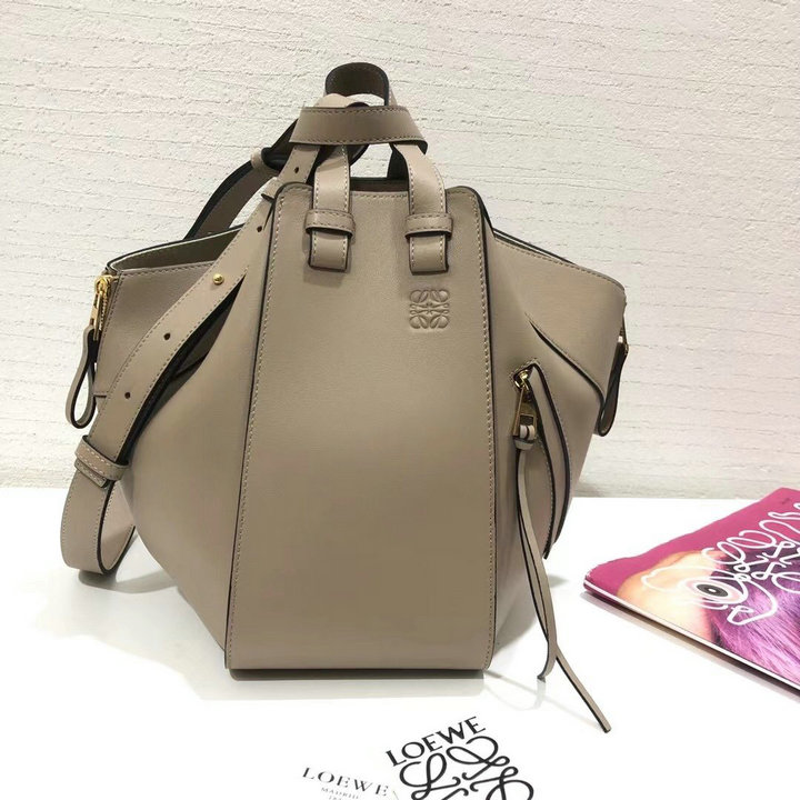 ロエベ LOEWE ZZ-LE1060QHS　2021年最新入荷 ハンモック ミニ ハンドバッグ トートバッグ ドローストリングバッグ レディースかばん カーフレザー