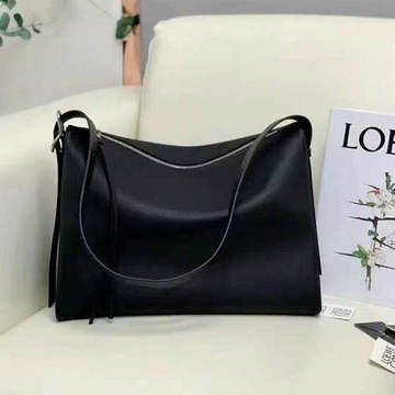 商品名称：ロエベ LOEWE ZZ-LE31179BK　2021年最新入荷 Berlingo ラージ トライアングルバッグ 斜め掛け ショルダーバッグ クロスボディバッグ メンズかばん カーフレザー