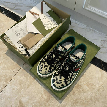 商品名称：グッチ GUCCI 26-GGJ21022BBW　2021年最新入荷 スニーカー カジュアルシューズ レースアップシューズ スポーツシューズ 男女兼用