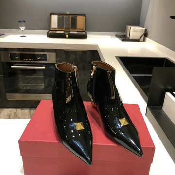 ヴァレンティノ Valentino 26-VTJ21026Q　2021年秋冬最新入荷 ショートブーツ ローヒールシューズ レディースシューズ トンガリとう ピンヒール カーフレザー