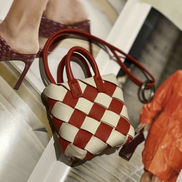 商品名称：ボッテガヴェネタ BOTTEGAVENETA aj-BOV70018RB 2021年最新入荷 ミニサイズ バッグチャーム キーケース キーホルダー レザー