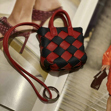 ボッテガヴェネタ BOTTEGAVENETA aj-BOV70018RL 2021年最新入荷 ミニサイズ バッグチャーム キーケース キーホルダー レザー