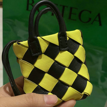 ボッテガヴェネタ BOTTEGAVENETA aj-BOV70018YK  2021年最新入荷 ミニサイズ バッグチャーム キーケース キーホルダー レザー