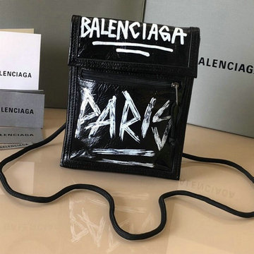 バレンシアガ BALENCIAGA GH-BA53229813ZK 2021年最新入荷 EXPLORER ストラップ付きスモールポーチ 斜め掛け ショルダーバッグ クロスボディ