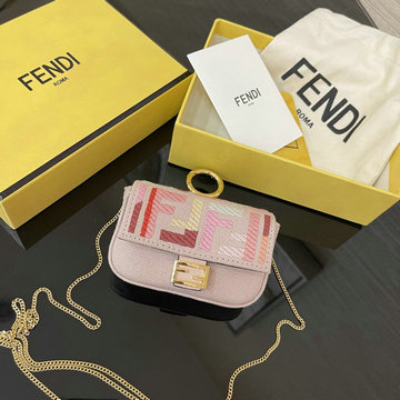 フェンディ FENDI BXN-FD83332PF 2021年最新入荷 ナノ バゲット チャーム チェーンウォレット 斜め掛け ミニ ショルダーバッグ クロスボディ