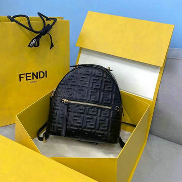 フェンディ FENDI 99-FD8318BK　2021年最新入荷 ピーカブー バックパック リュック エッセンシャルセレリア リュックサック レザー