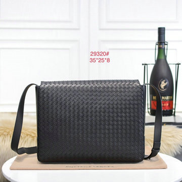 ボッテガヴェネタ BOTTEGAVENETA 025-BOV29320  2021年最新入荷 メッセンジャーバッグ 斜め掛け ショルダーバッグ メンズかばん クロスボディバッグ カーフレザー
