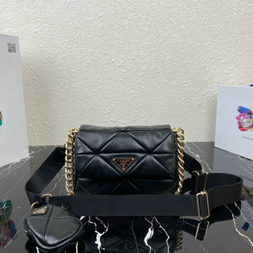 プラダ PRADA 2021年最新入荷 フラップバッグ 斜め掛け ショルダーバッグ レディースかばん トライアングルロゴ付 ラムスキン