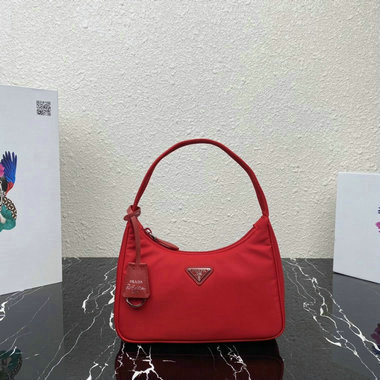 プラダ PRADA 025-PD1NE515PRD 2021年最新入荷 クレオ ホーボーバッグ ショルダーバッグ レディースかばん トライアングルロゴ付 ナイロン