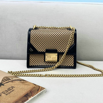 フェンディ FENDI CL-FD0509SBK　2021年最新入荷 ミニ キャナイ ユー KAN U フラップバッグ 斜め掛け ショルダーバッグ クロスボディバッグ チェーン