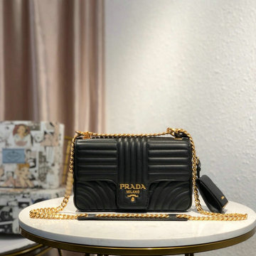 プラダ PRADA GH-PD1BD108K　2021年最新作 ダイアグラム ミディアム レザー バッグ 斜め掛け ショルダーバッグ クロスボディバッグ カーフレザー