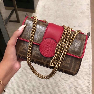 フェンディ FENDI 168-FD0181AsR　2021年最新作 バゲット チポーチ ェーンウォレット 斜め掛け ショルダーバッグ クロスボディバッグ
