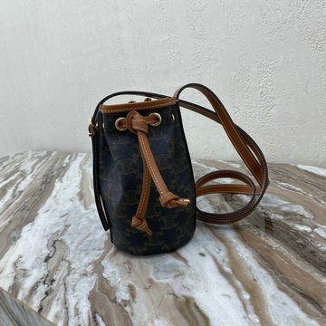 セリーヌ CELINE DDB-CE10H492KZ　2021年最新入荷 マイクロ ドローストリングバッグ 斜め掛け ショルダーバッグ バゲットバッグ クロスボディバッグ レディースかばん