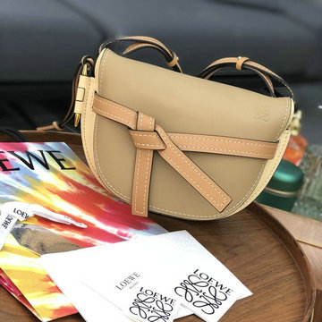 ロエベ LOEWE DDB-LE061711PJY　2021年最新入荷 ゲートバッグ スモール 斜めがけ ショルダーバッグ レディースかばん レジャー カーフスキン